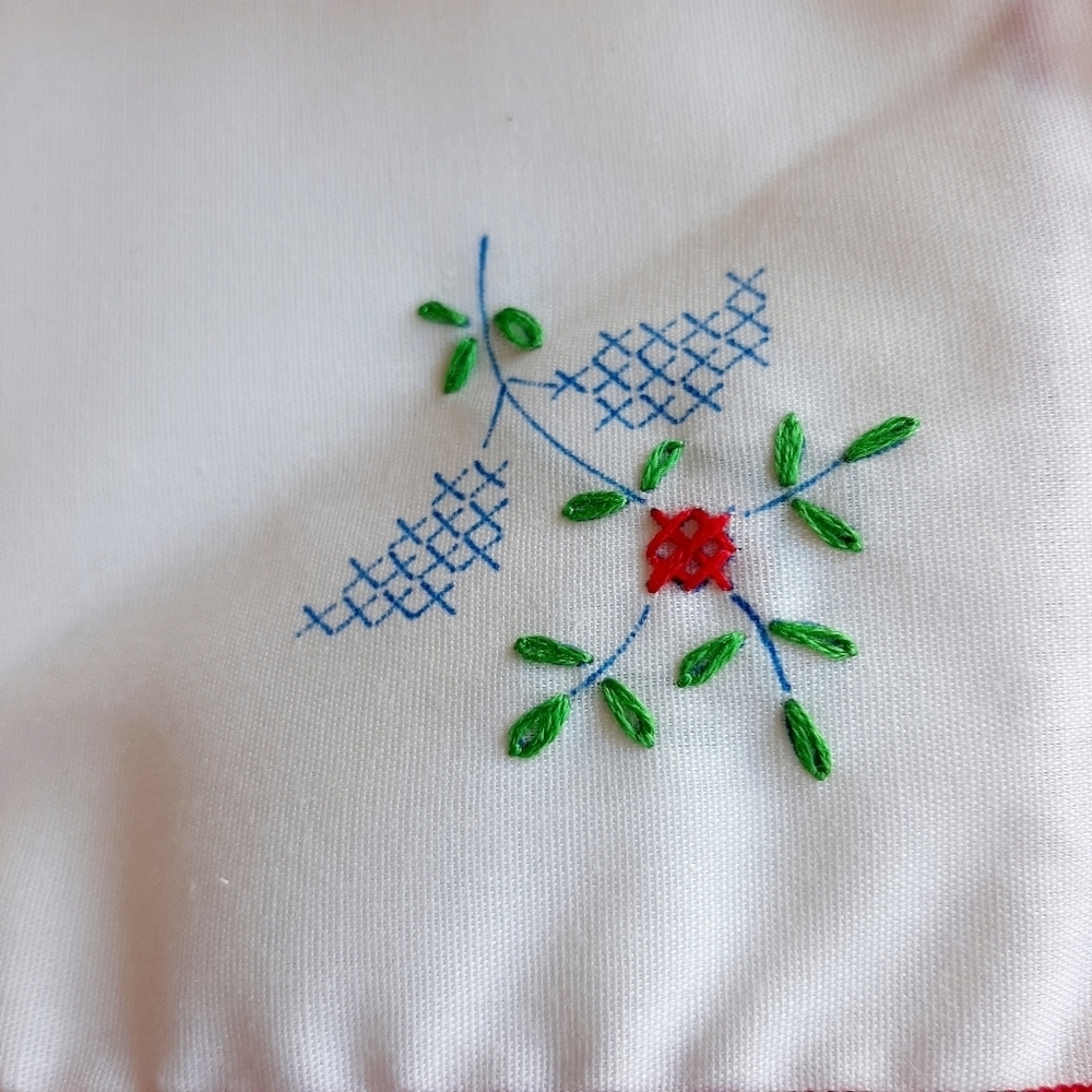 SET OF FOUR EMBROIDERED NAPKINS - Picture 2 of 5